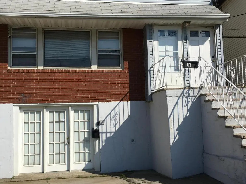 Quiet House Near New York City with Parking