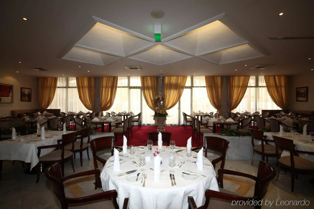 Radisson Blu Hotel and Convention Center, Riyadh Minhal