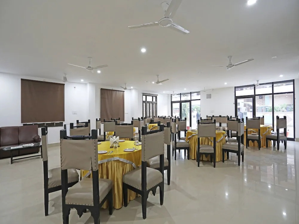 OYO 10214 Hotel Westwood INN