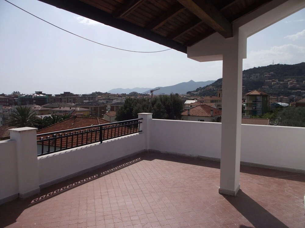 Apartments with Terrace or Balcony Overlooking the Sea