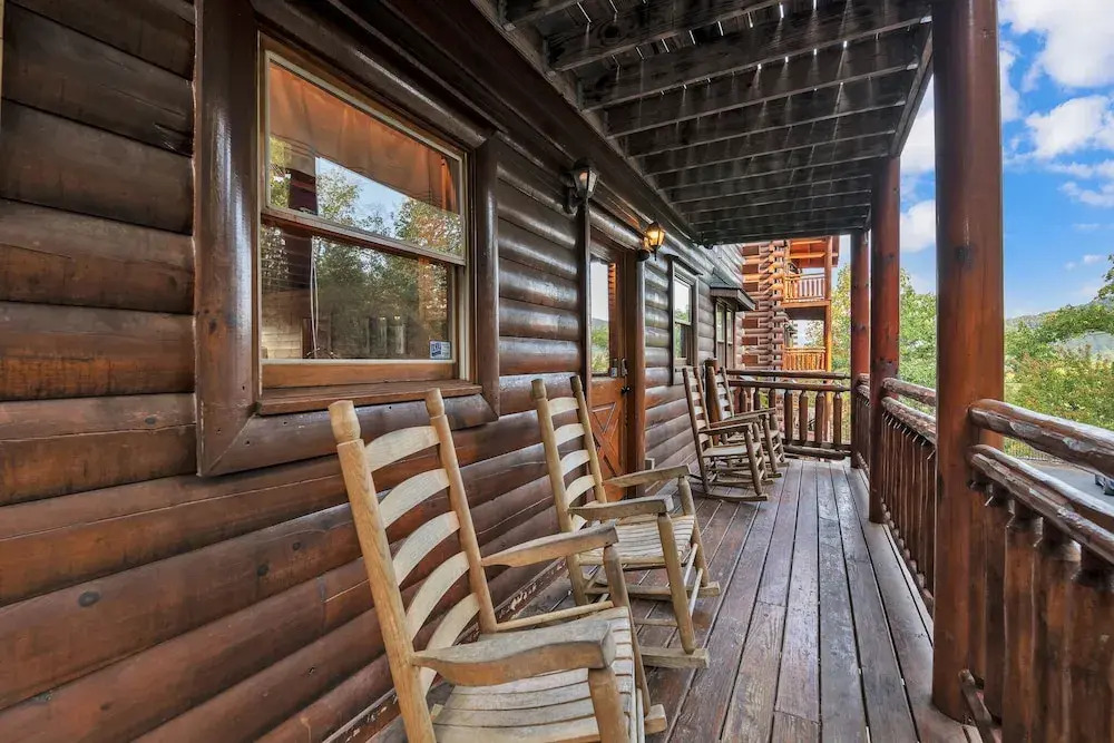 Cabin w/ Theater, Games & Hot Tub! Sleeps 30!