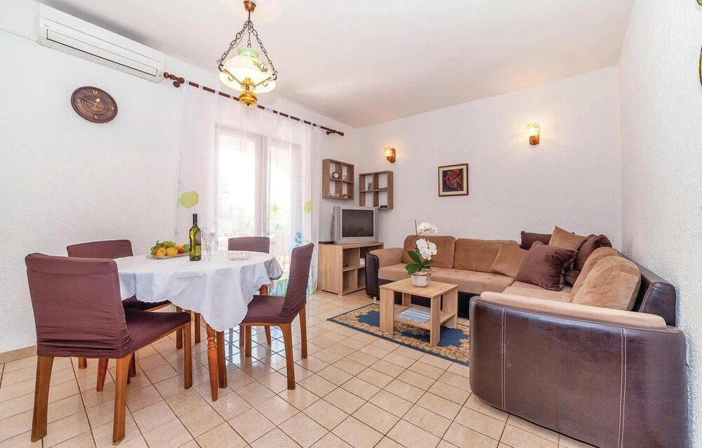 Amazing Home in Crikvenica With Wifi and 2 Bedrooms