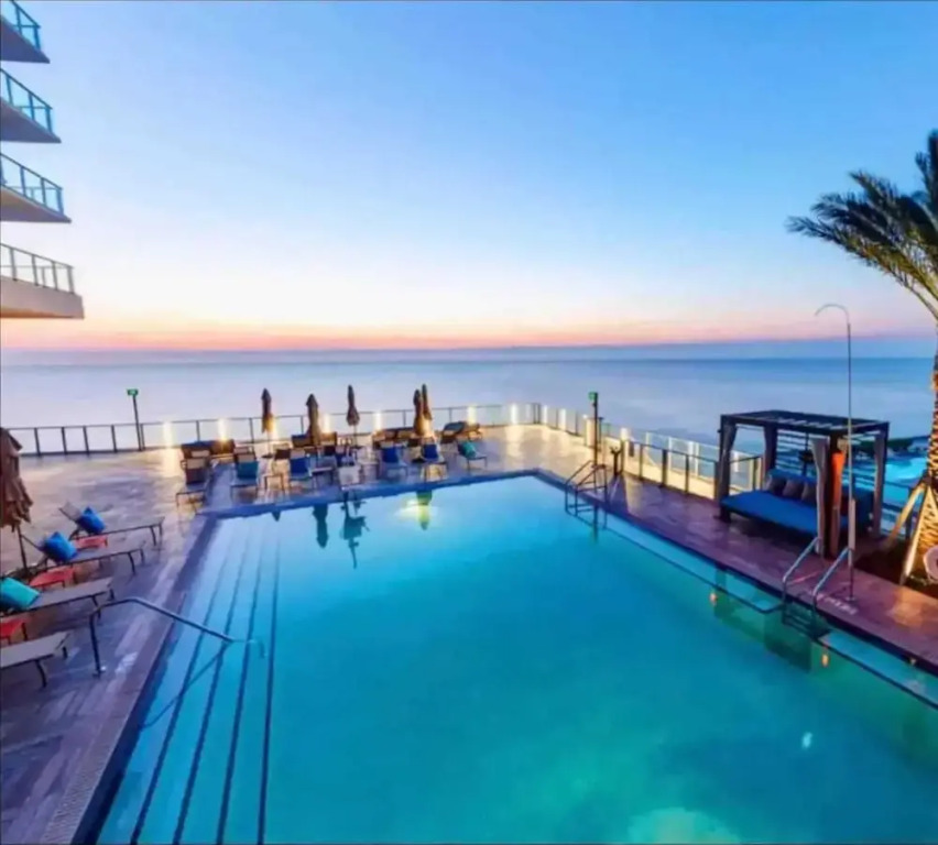 Beautiful Hyde Resort Luxe 2BR Private Beachfront