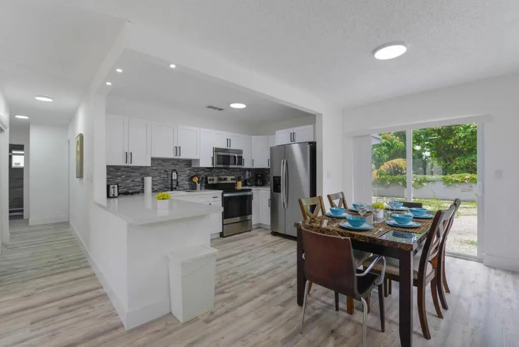 *Beautiful Family House 3 bd/2 bathrooms+backyard*