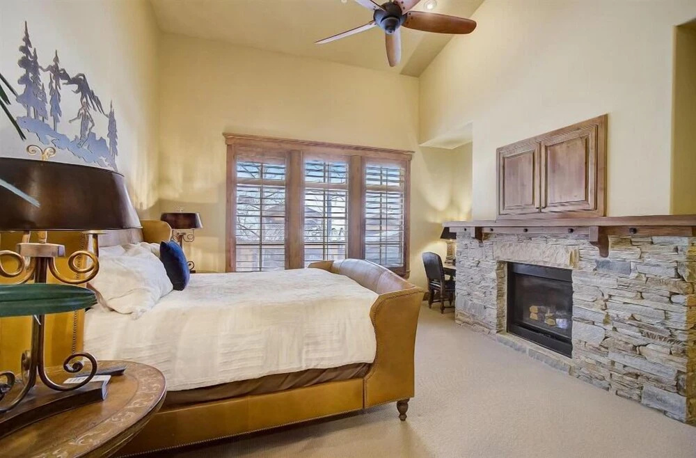 The Lookout by Avantstay Beautiful Mountain Escape w/ Hot Tub & Movie Theatre