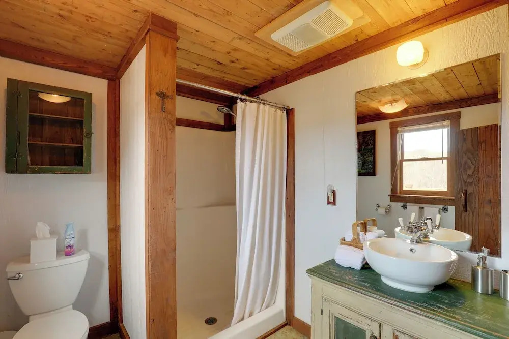 Scenic Hot Springs Retreat Near Appalachian Trail!