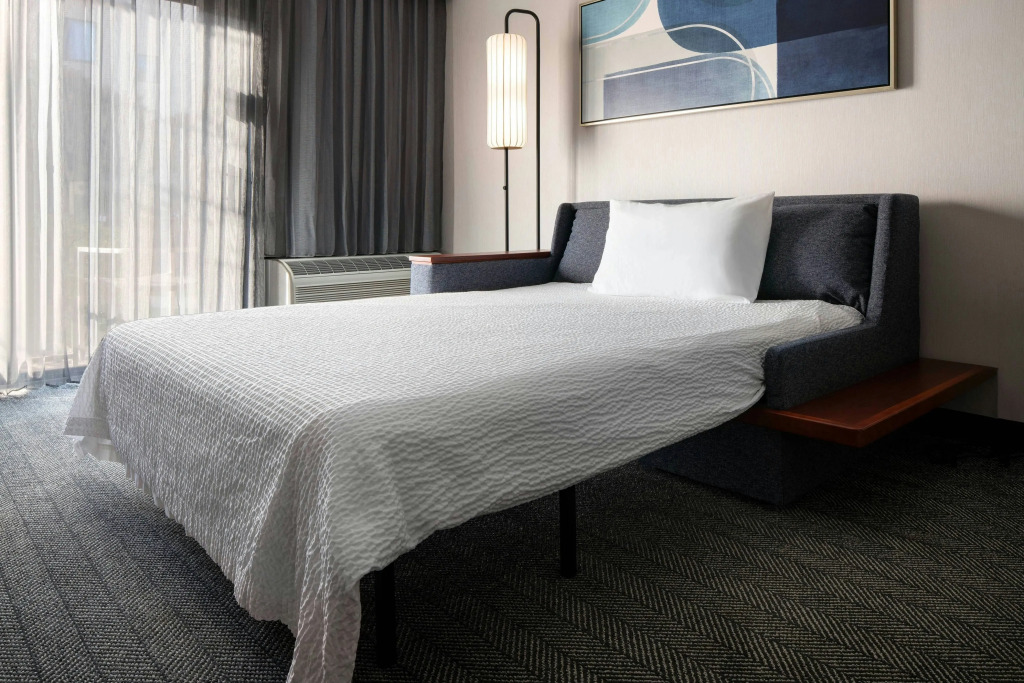 Courtyard by Marriott Bakersfield