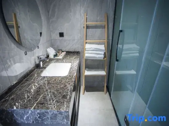 Heavens Gate Home Stay -Free pick up service-Free laundry service-Panoramic view of Tianmen Mountain