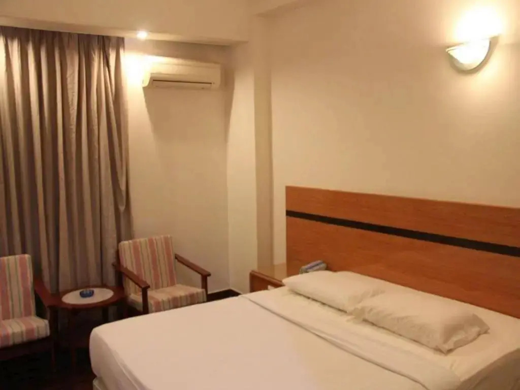 Paradise Hotel