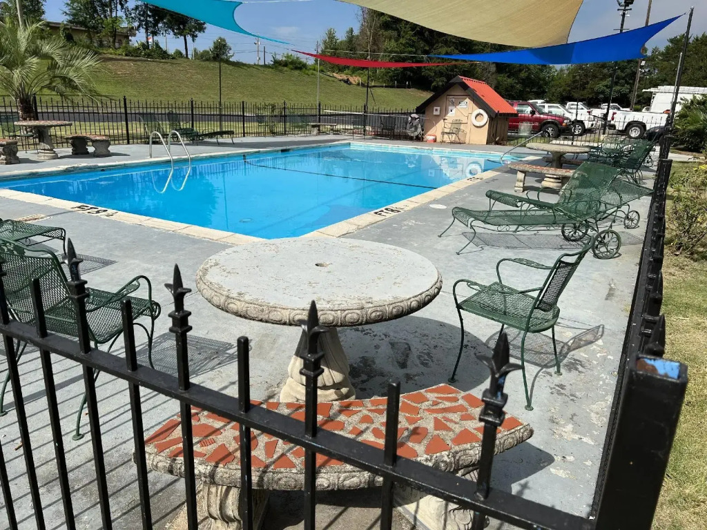 Country Hearth Inn & Suites Cartersville