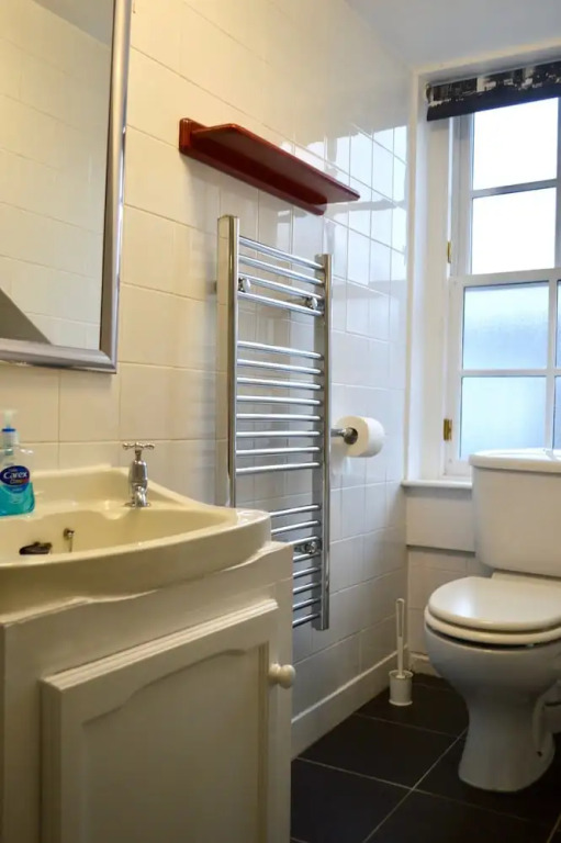 Central 1 Bedroom Apartment Sleeps 2