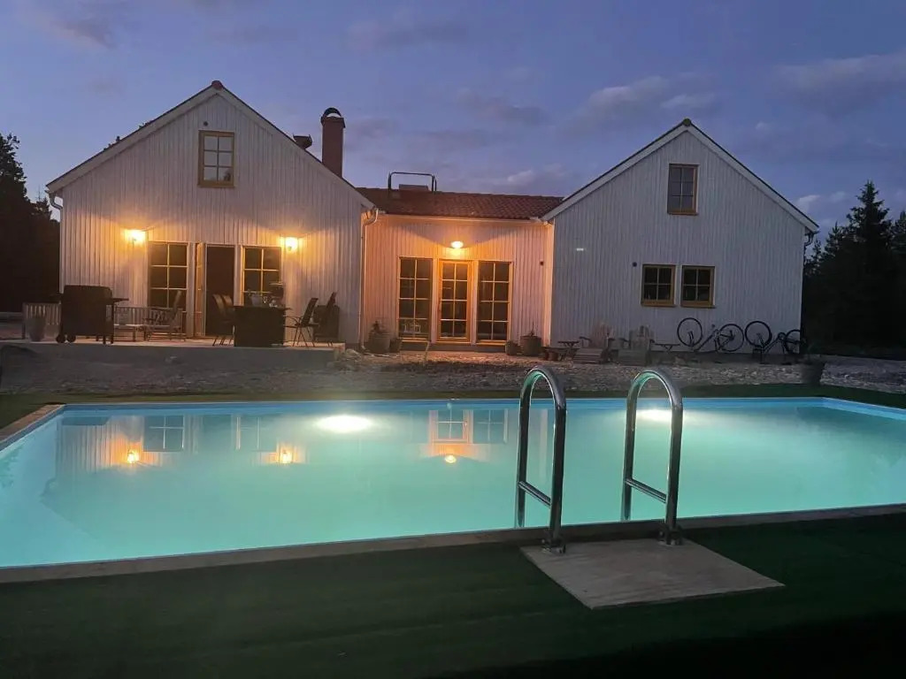 Villa Vitviken Sleeps 2 With Pool
