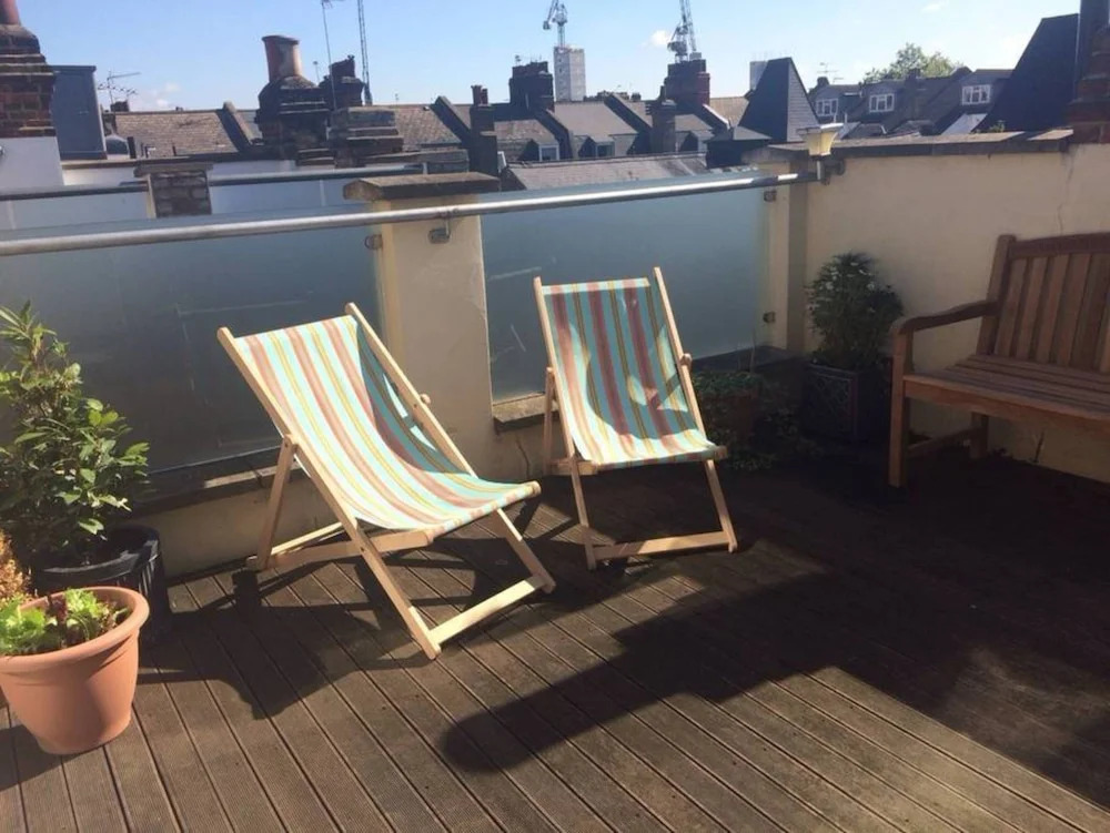 2 Bedroom Maisonette With Roof Terrace Sleeps 4