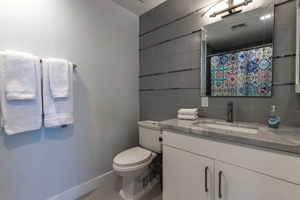 City Luxury Oasis! 3 Level Condo With 360 Roof!