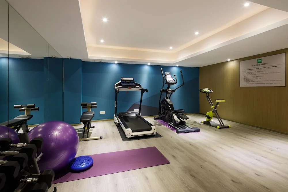Kaigaosi Hotel (Guangzhou Railway Station Subway Station Baima Clothing City)