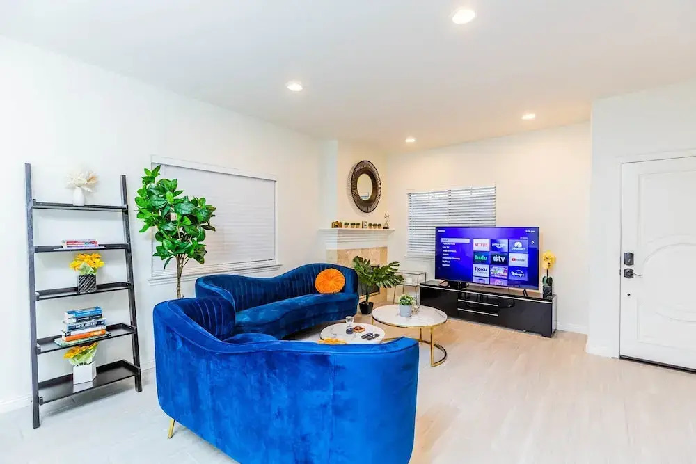 Elegant Pasadena Retreat Prime Comfort Awaits