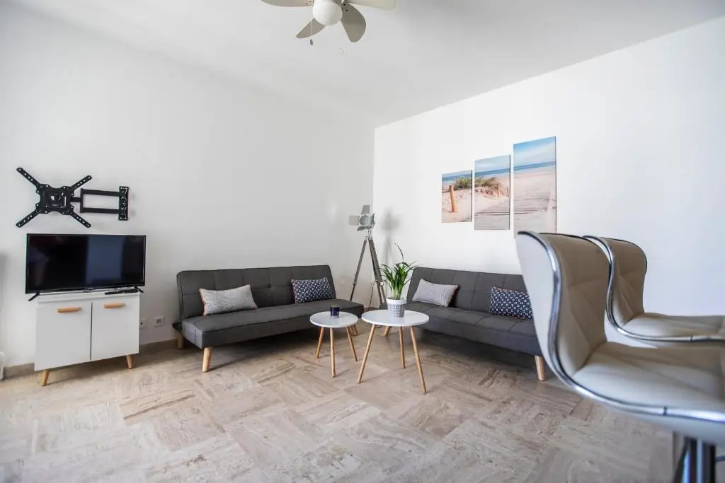 ++++ renovated cosy 50m2 sunny flat / balcony / close to beach and to the Palais des festivals ++++