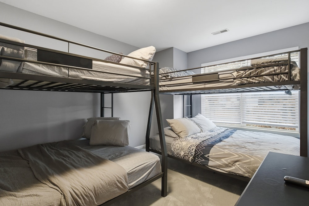 Lake Views & Loft Retreat for Kids w/ 12x30 Slip at Mm11