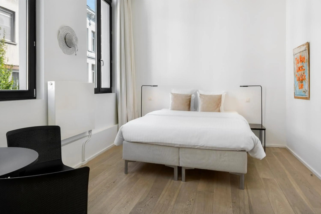 Mellow guesthouse - spacious home for 10 in the city center