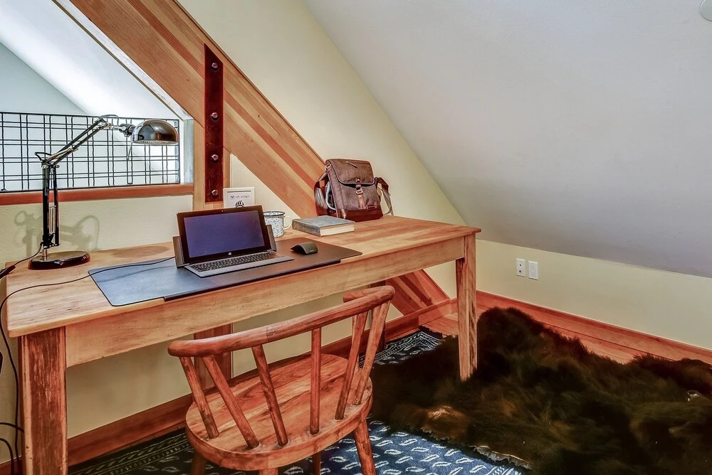 Onemish Lodge - Five Bedroom Home with Mountain View