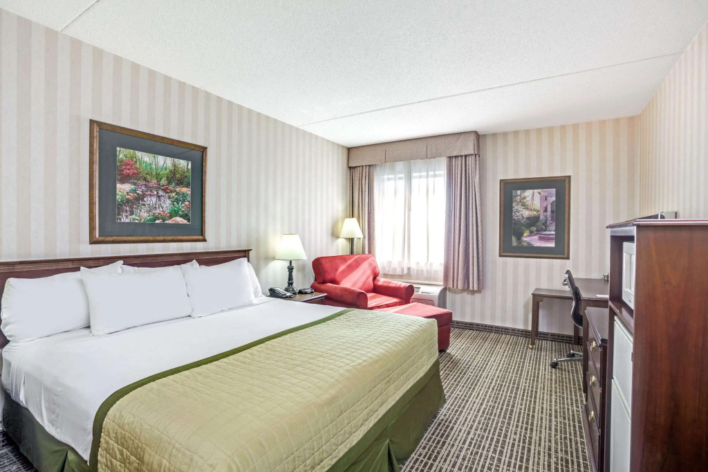 Baymont by Wyndham Louisville Airport South