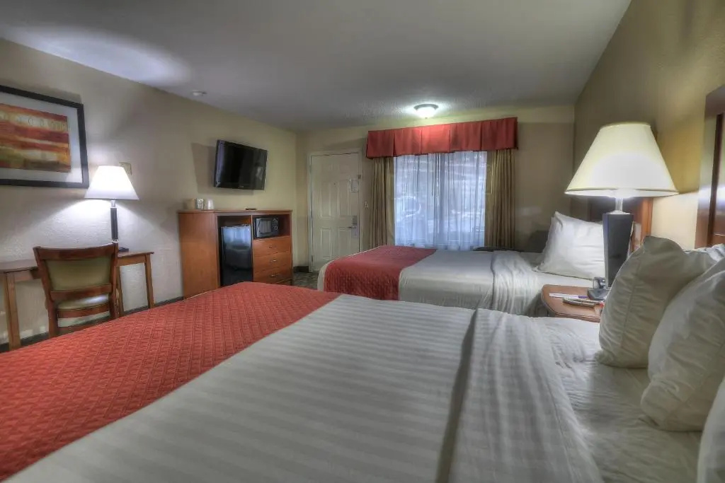 Crossroads Inn & Suites