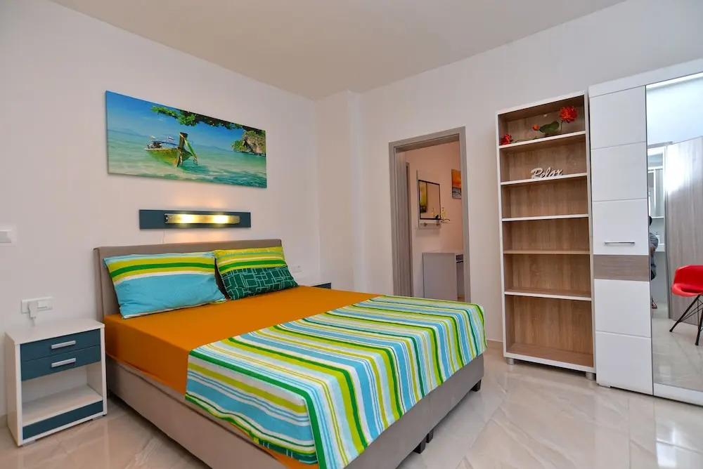 Apartment 925