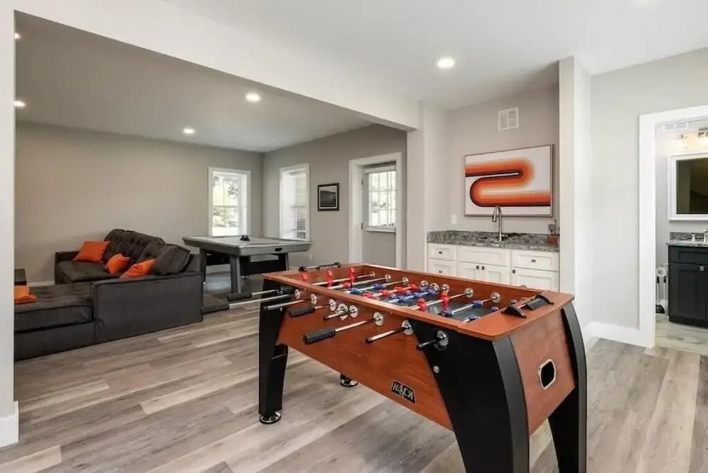 Walkable Downtown 5BR - Hot Tub and Resort Access
