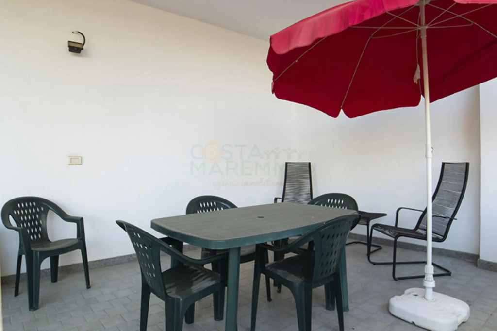 Rosmarino: Delightful apartment in the center of Follonica, in the pedestrian area a few steps from-ROSMARINO