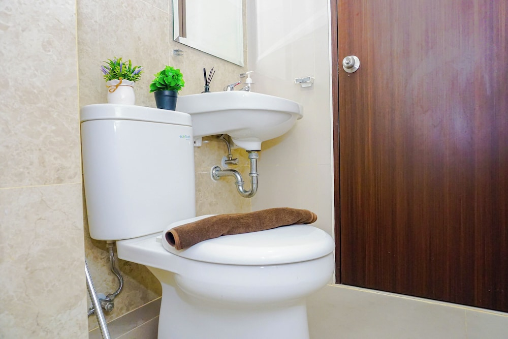Comfortable And Contemporary 2Br At Apartment Transpark Cibubur