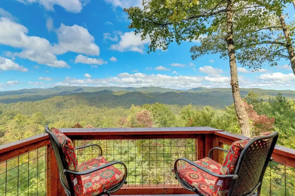 Cozy Cherry Log Cabin w/ Hot Tub & Mountain Views!