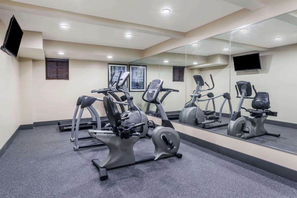 Days Inn & Suites by Wyndham Jamaica JFK Airport