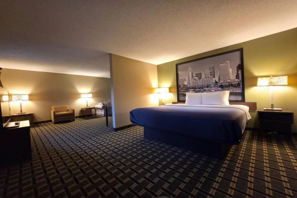 Super 8 by Wyndham Coshocton Roscoe Village
