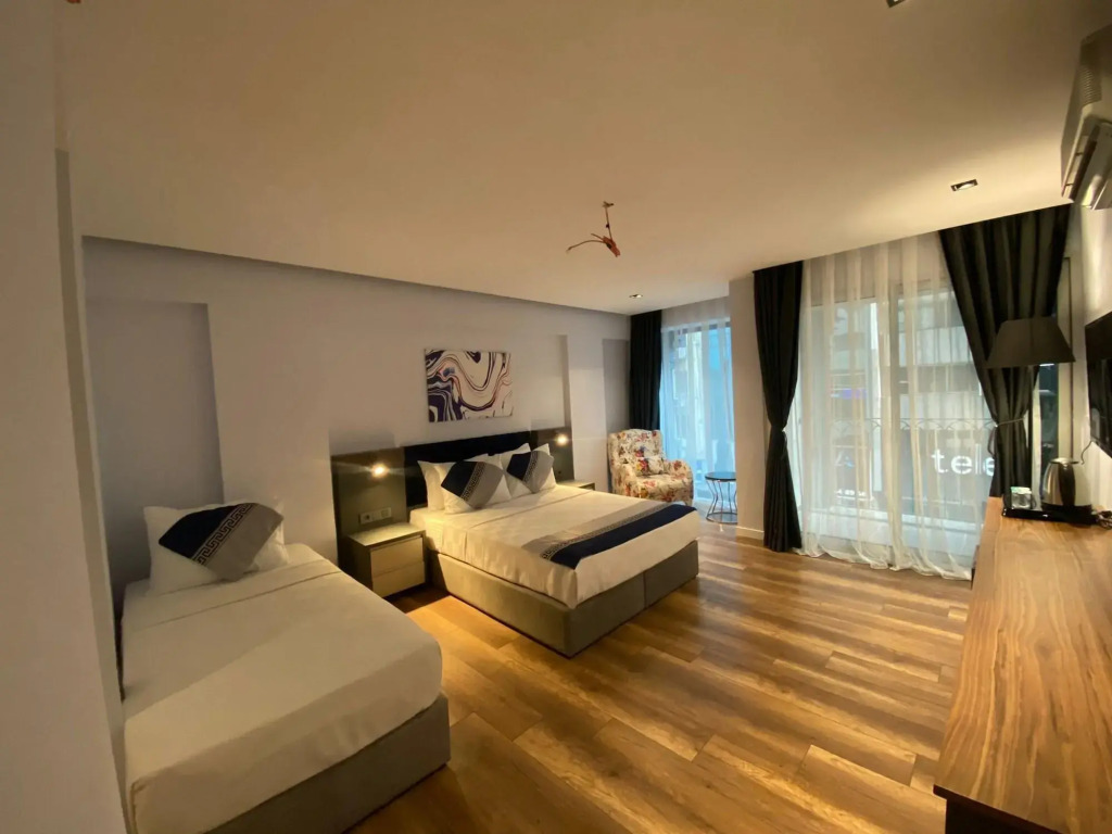 THE ROYALS HOTEL