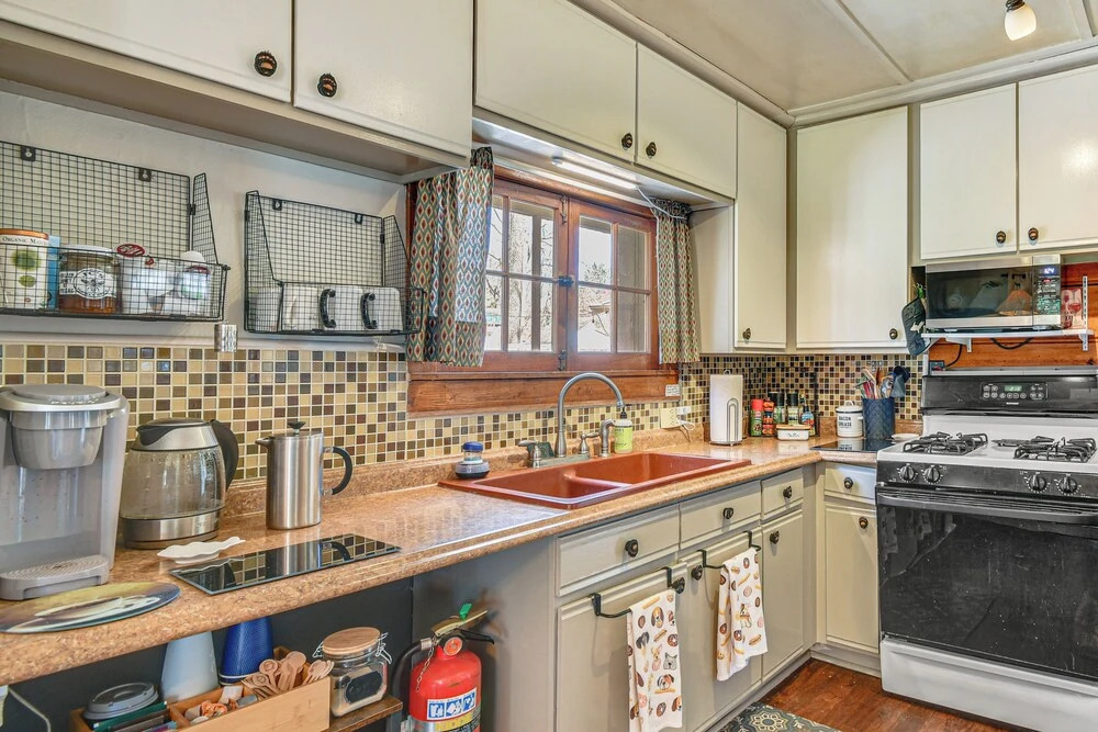 Family-friendly Cabin: Walk to Lake Access!