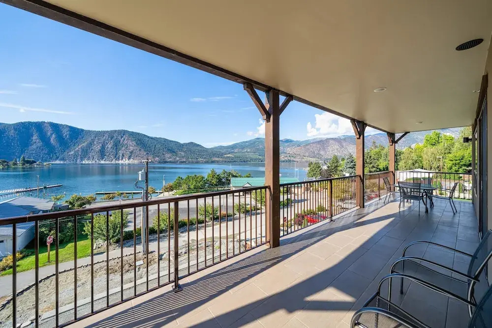 Marina's Edge Condo Walk to Restaurants, Wineries by RedAwning
