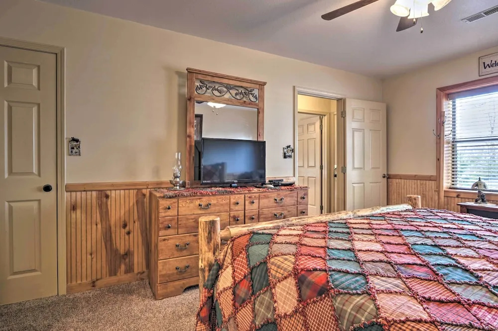 Smoky Mountain Retreat w/ Hot Tub, Arcade Games