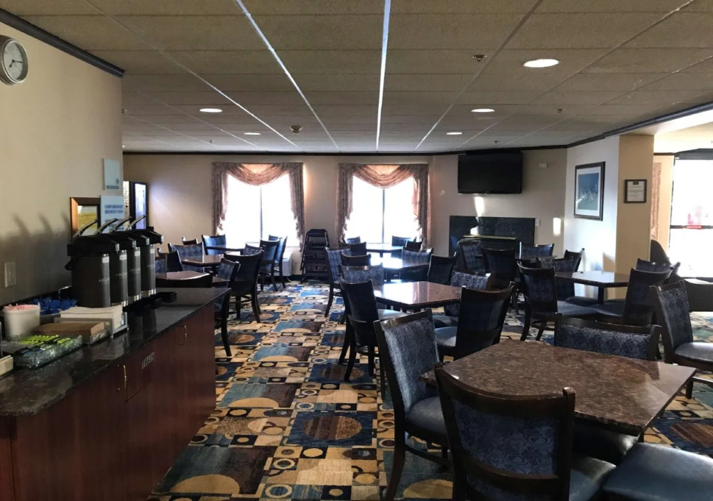 Country Inn & Suites by Radisson, Mt Pleasant-Racine West, WI