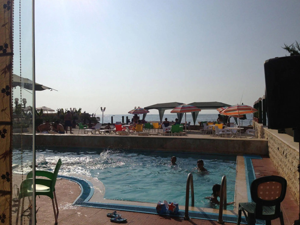Holiday Suites Hotel & Beach Resort