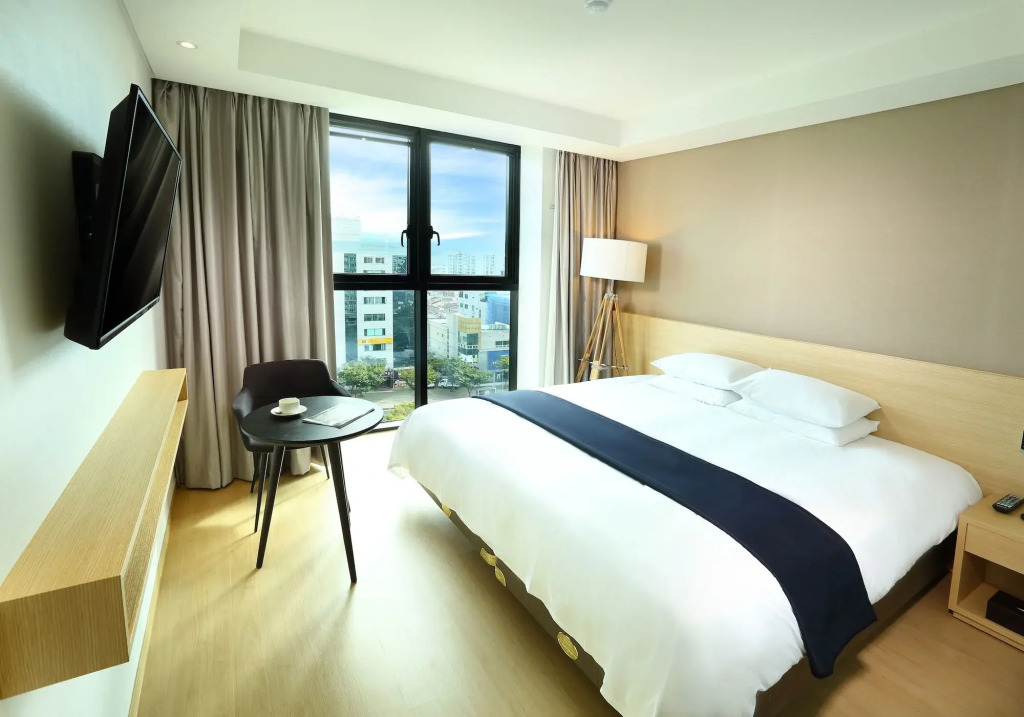 Hotel The One