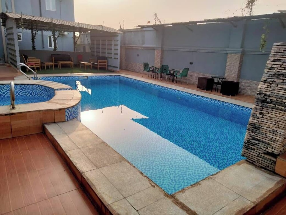 Agoms Hotel