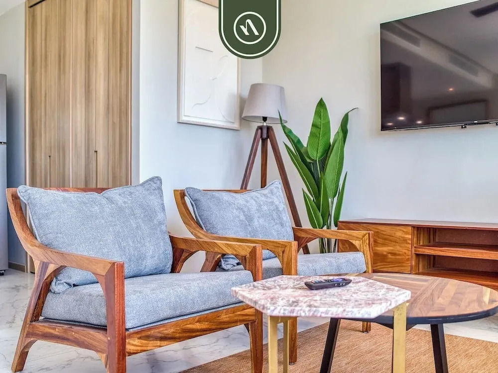 Luxury 3 BR Condo - Beach Access 1 Block Away