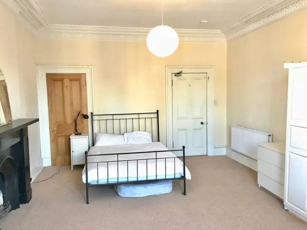Fabulous 6 Bedroom Edinburgh Apartment