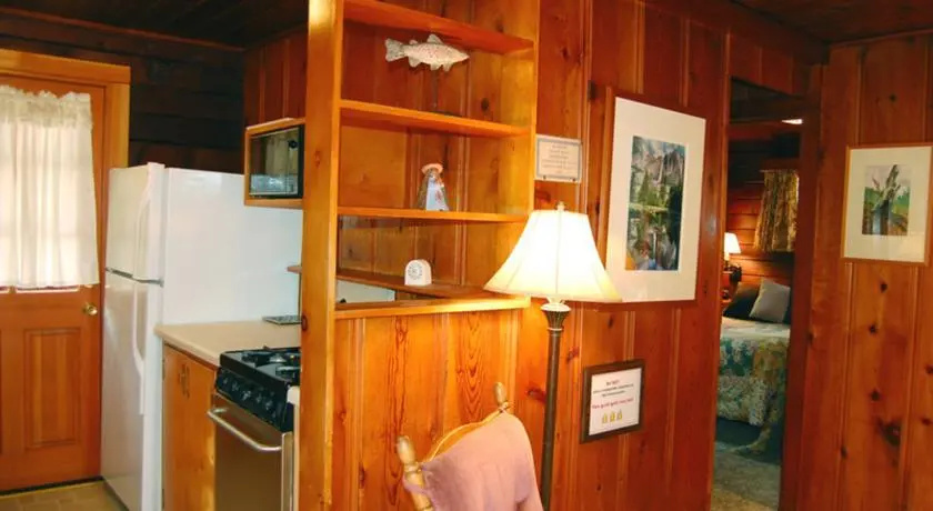 RedAwning Cabin #8 Nugents Nest
