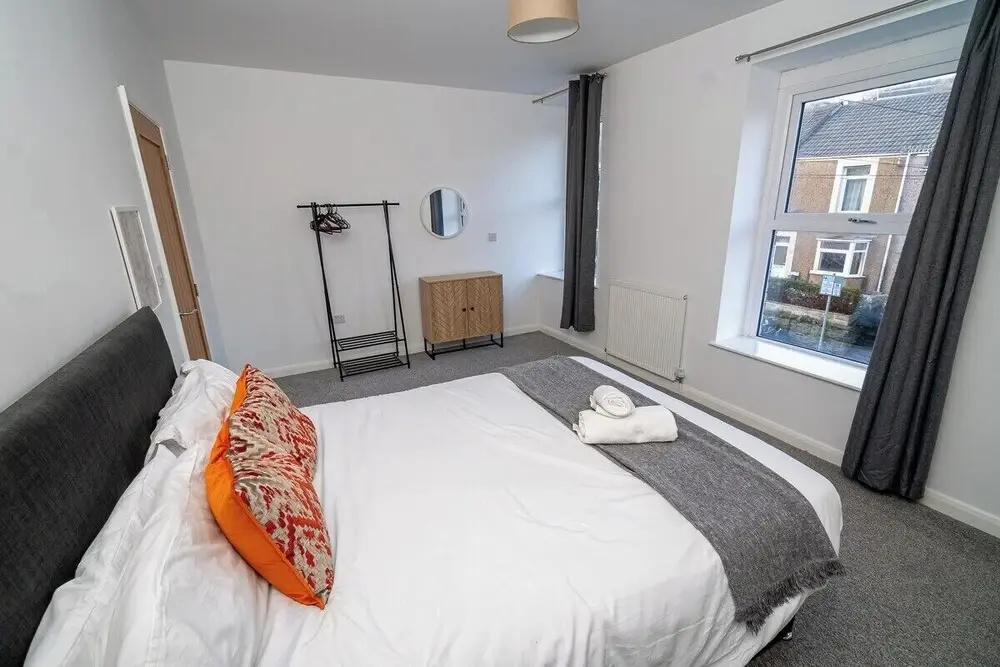Spacious 3 Bed Home in the Heart of Swansea