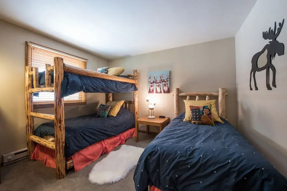 Lovely Modern Plaza Condo - No Cleaning Fee! by RedAwning