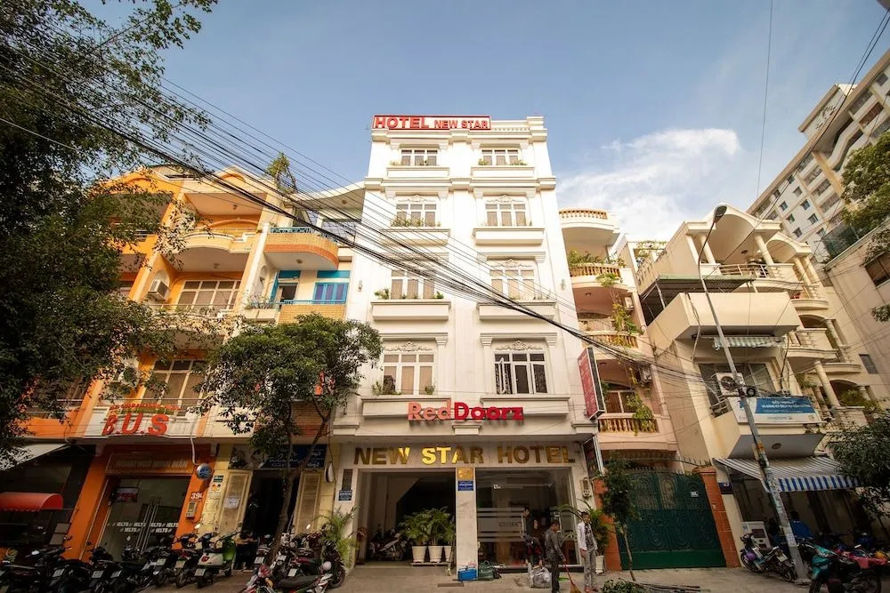 Reddoorz Plus near Phan Xich Long