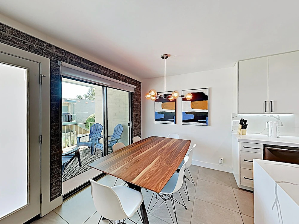 4917 Scottsdale - 2 Br Condo