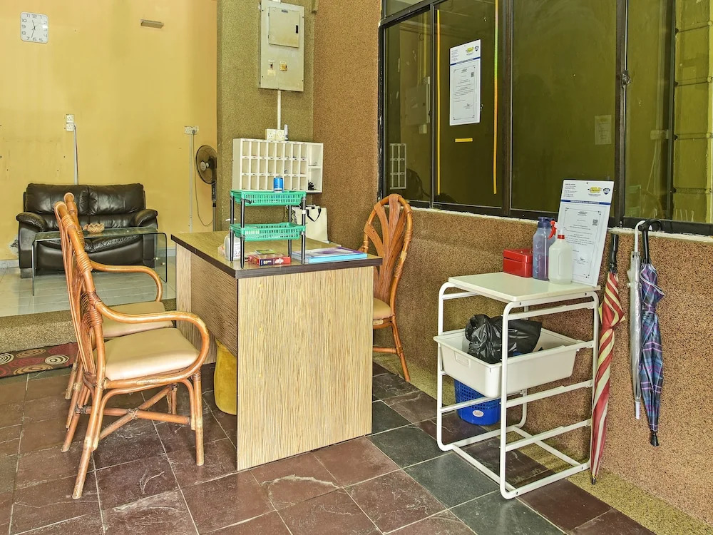 OYO 90702 Empire Inn 1