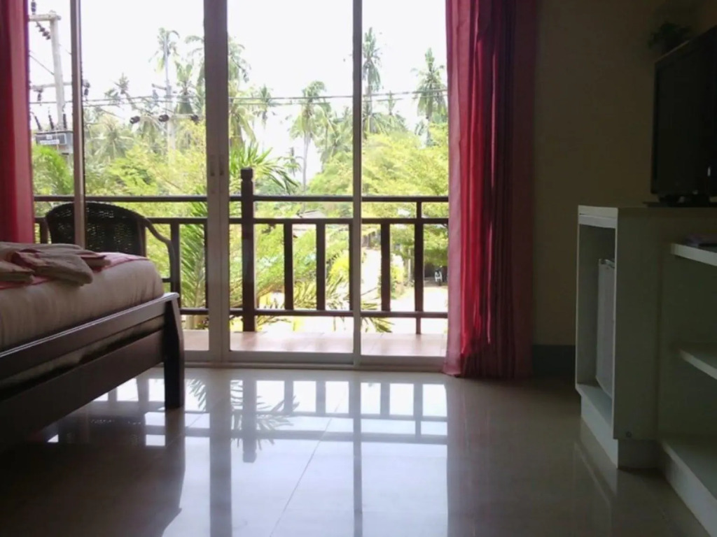 Lanta Just Come Hotel